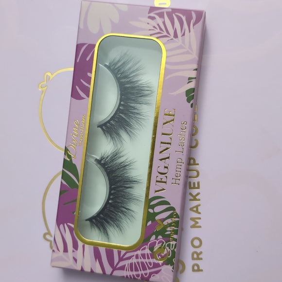 Divine world of lashes Hemp Lashes - Picture 1 of 4
